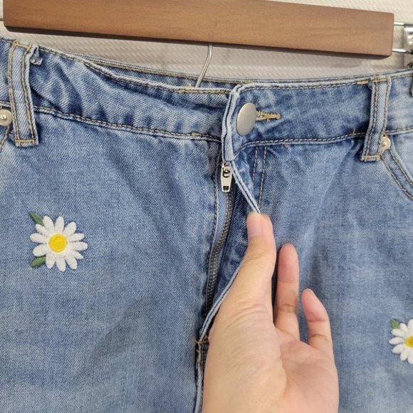 Forever 21 Plus Dais Embroidered Denim Skirt size 0X - Picture 7 of 13